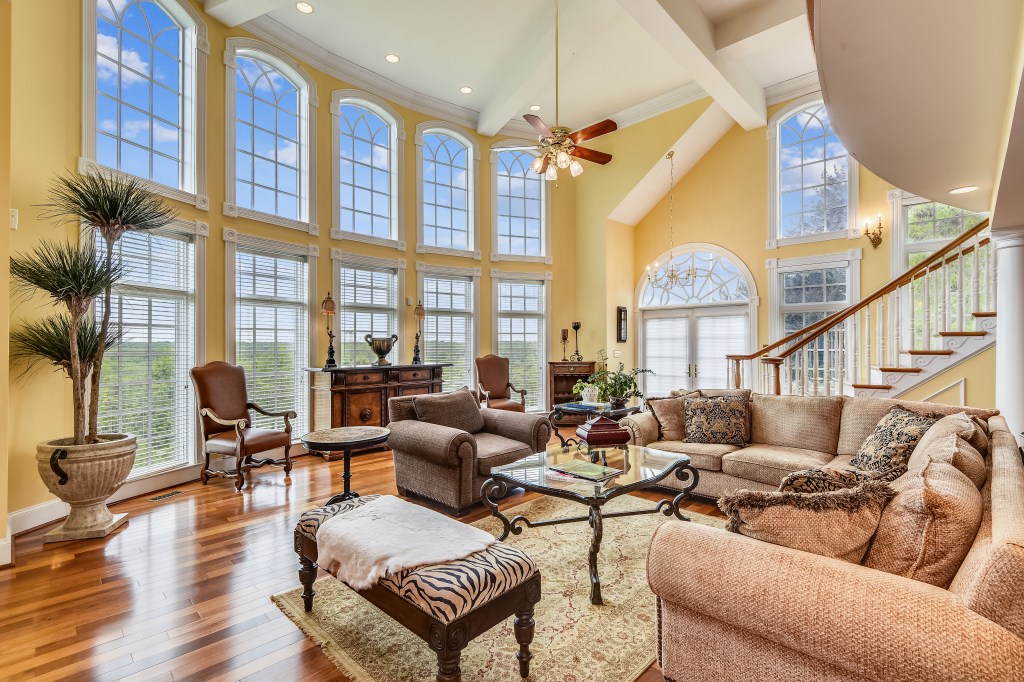 This image has an empty alt attribute; its file name is main-level-great-room-_dsc9341.jpg